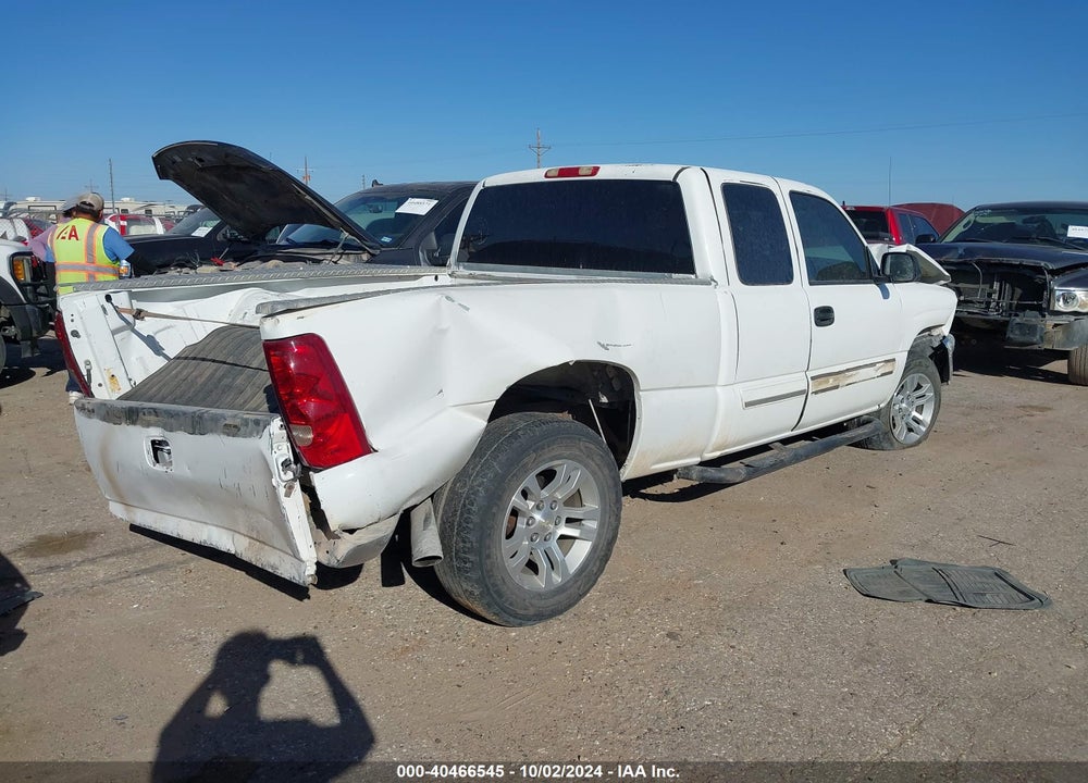 2004 CHEVROLET SILVERADO 1500 LS VIN: 2GCEC19V041108095