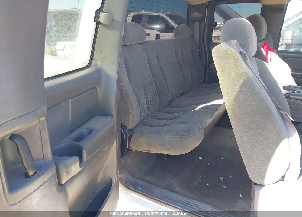 2004 CHEVROLET SILVERADO 1500 LS VIN: 2GCEC19V041108095