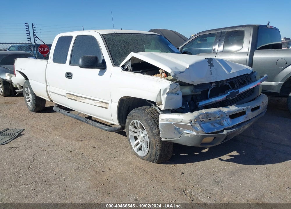 2004 CHEVROLET SILVERADO 1500 LS VIN: 2GCEC19V041108095