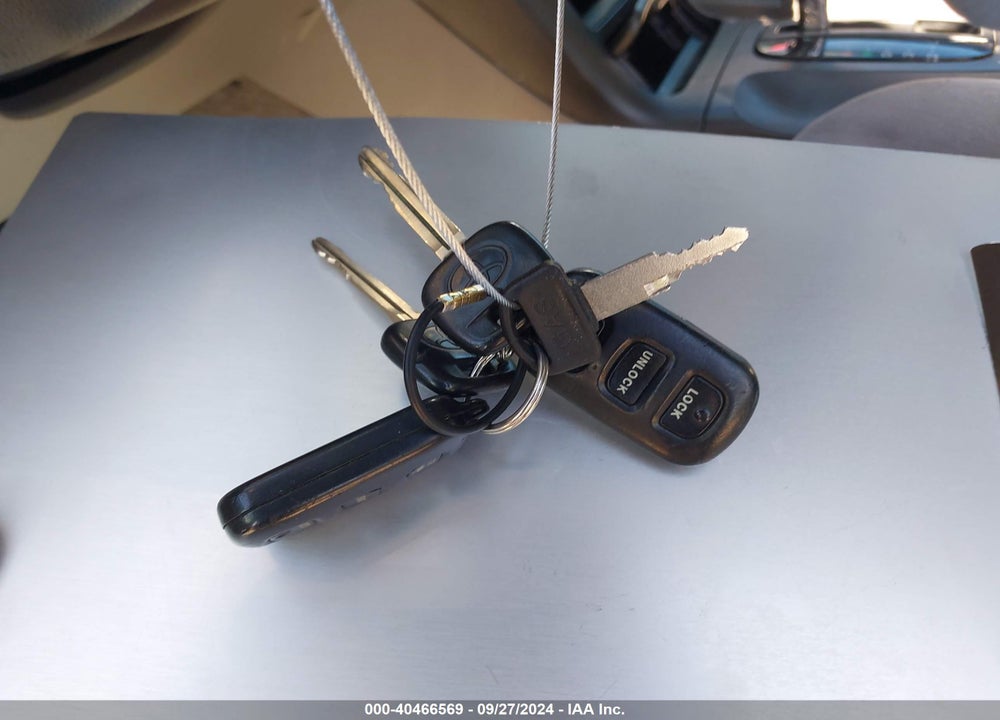 2005 TOYOTA CAMRY LE VIN: 4T1BE32K75U069029