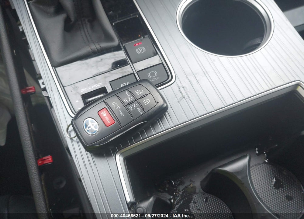 2024 TOYOTA SIENNA WOODLAND EDITION VIN: 5TDCSKFC1RS109517
