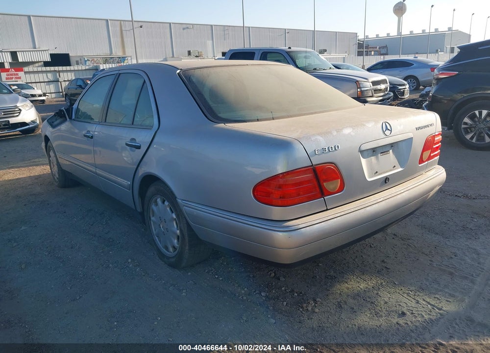 1999 MERCEDES-BENZ E 300 DIESEL VIN: WDBJF25H0XA819185