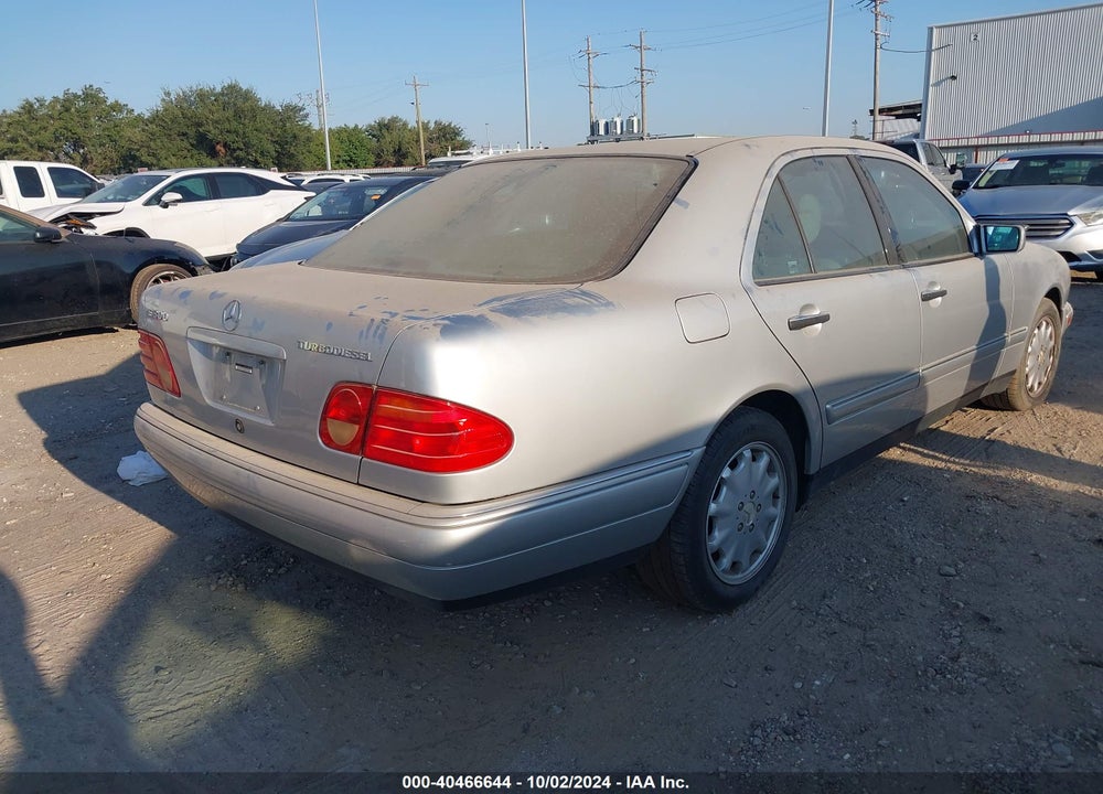 1999 MERCEDES-BENZ E 300 DIESEL VIN: WDBJF25H0XA819185