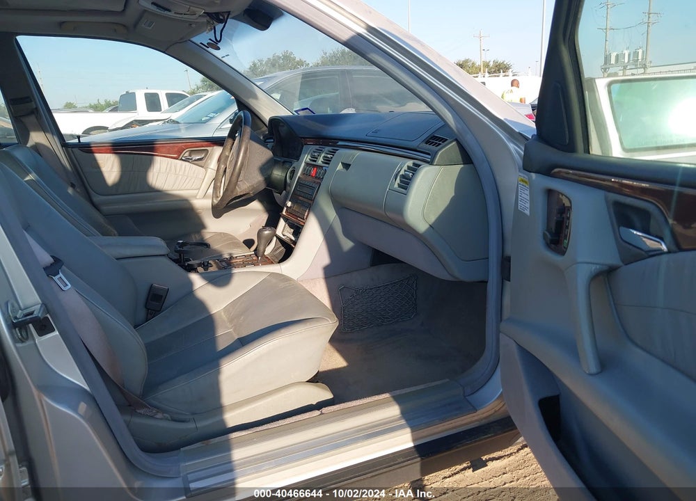 1999 MERCEDES-BENZ E 300 DIESEL VIN: WDBJF25H0XA819185