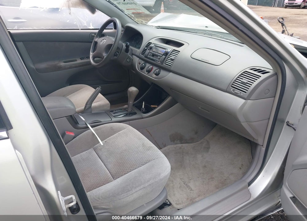 2002 TOYOTA CAMRY LE VIN: 4T1BE32K22U541827