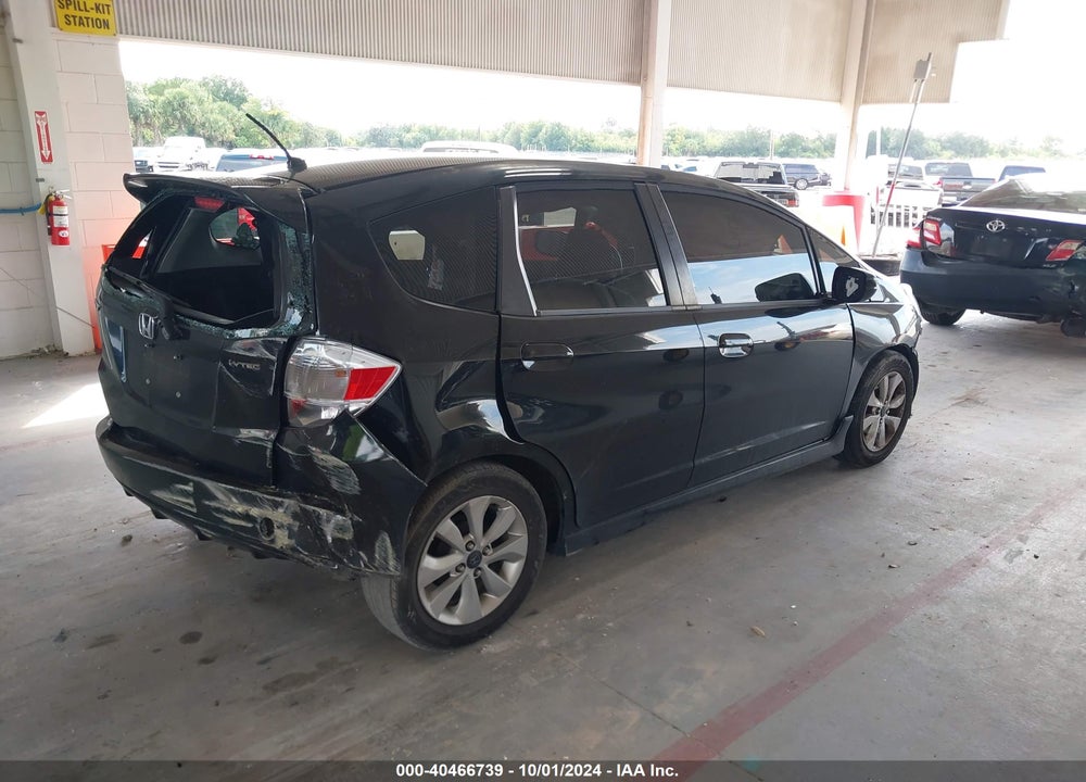 2011 HONDA FIT SPORT VIN: JHMGE8G57BC007821