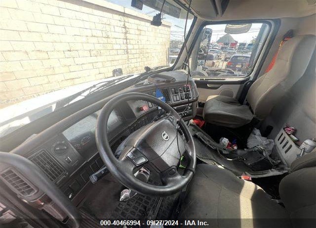 2016 VOLVO VN VNL VIN: 4V4NC9EH8GN968347