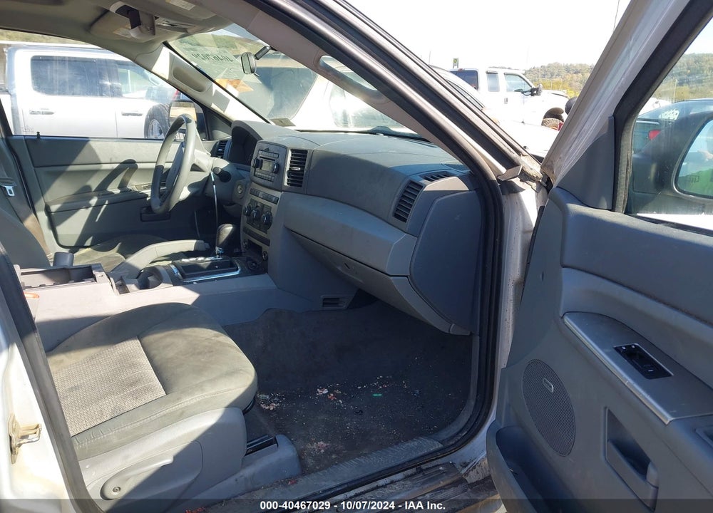 2007 JEEP GRAND CHEROKEE LAREDO VIN: 1J8GR48K37C649777