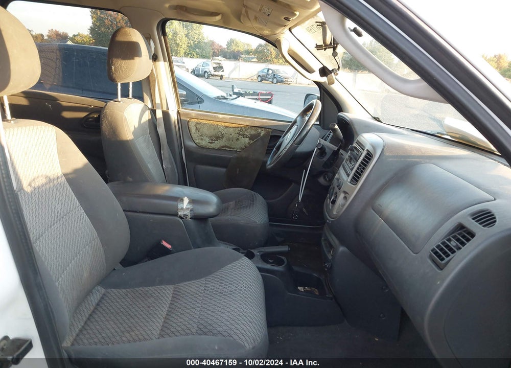 2004 FORD ESCAPE XLT VIN: 1FMYU93184KA38985