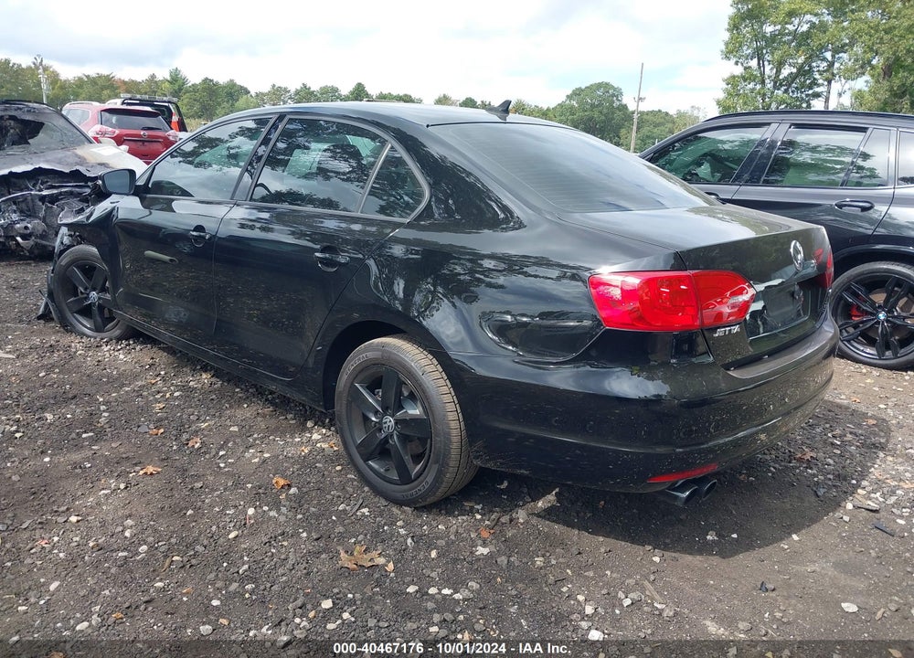 2011 VOLKSWAGEN JETTA 2.0L TDI VIN: 3VWLL7AJ3BM090441