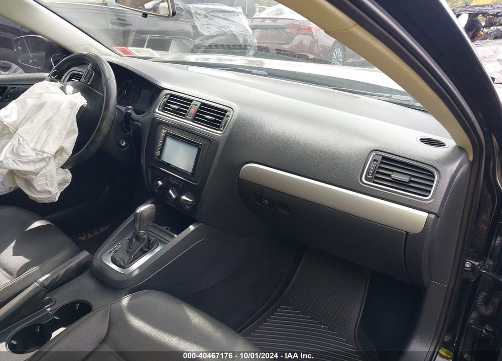 2011 VOLKSWAGEN JETTA 2.0L TDI VIN: 3VWLL7AJ3BM090441
