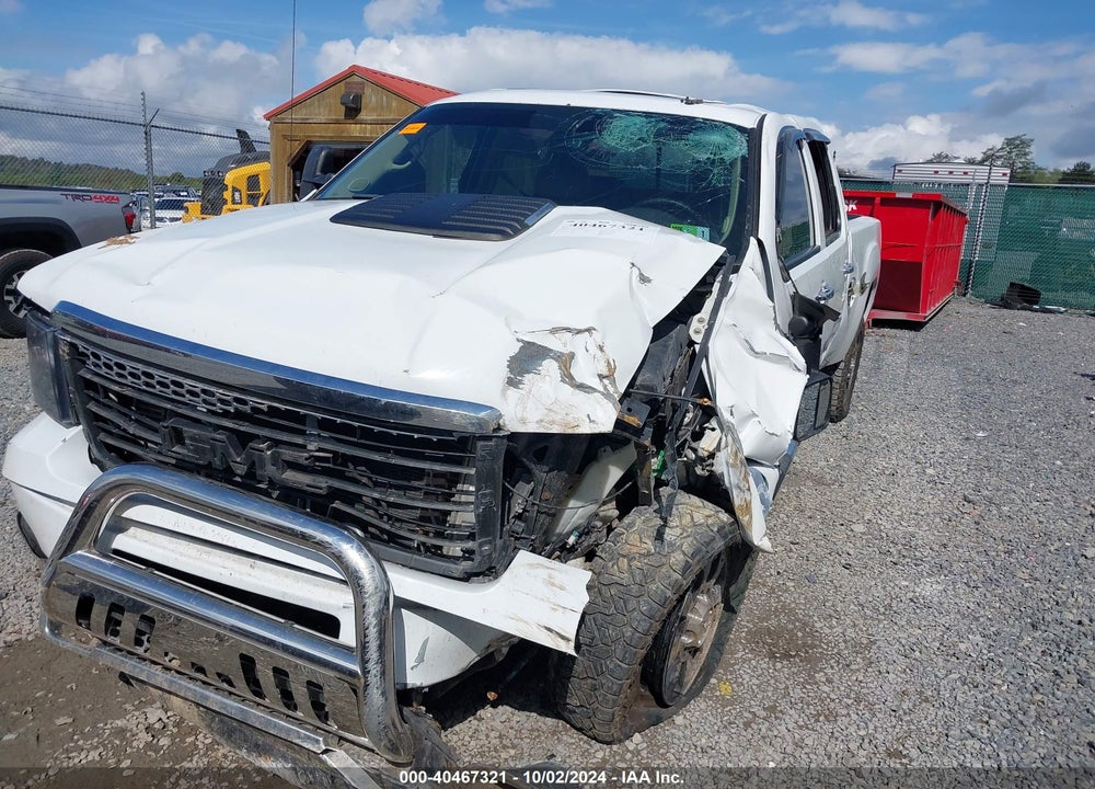 2011 GMC SIERRA 2500HD DENALI VIN: 1GT125C81BF200656