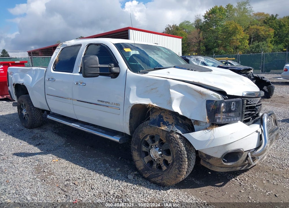 2011 GMC SIERRA 2500HD DENALI VIN: 1GT125C81BF200656