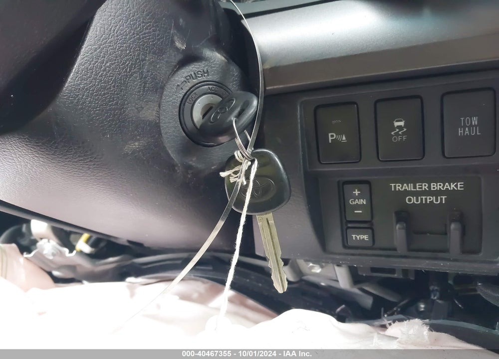 2017 TOYOTA TUNDRA SR5 5.7L V8 VIN: 5TFDY5F10HX631325