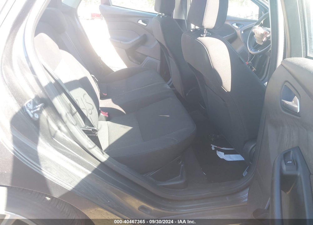 2015 FORD FOCUS SE VIN: 1FADP3F21FL383421
