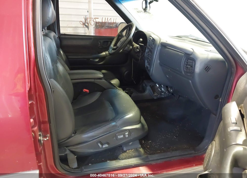 2000 CHEVROLET BLAZER LT VIN: 1GNDT13W6Y2285227