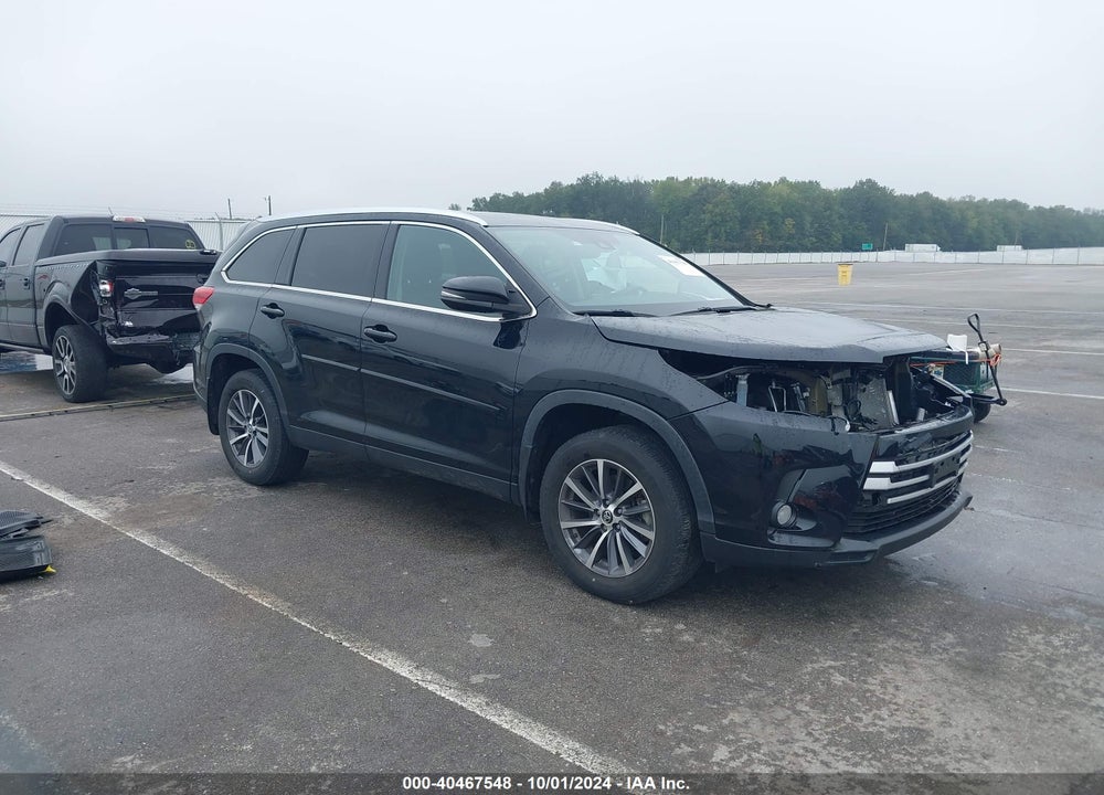 2019 TOYOTA HIGHLANDER XLE VIN: 5TDJZRFH8KS592792