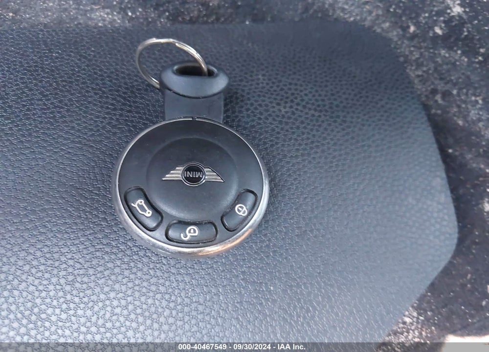 2011 MINI COOPER S VIN: WMWSV3C52BTY15611