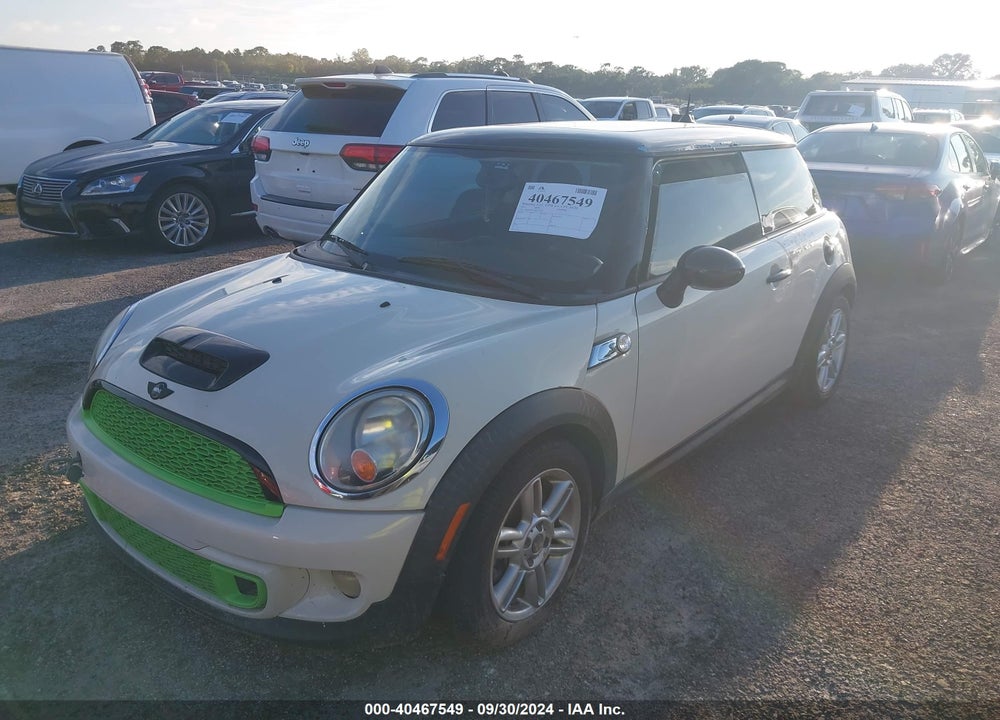 2011 MINI COOPER S VIN: WMWSV3C52BTY15611