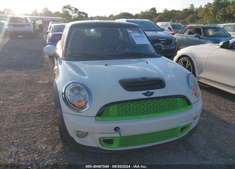 2011 MINI COOPER S VIN: WMWSV3C52BTY15611