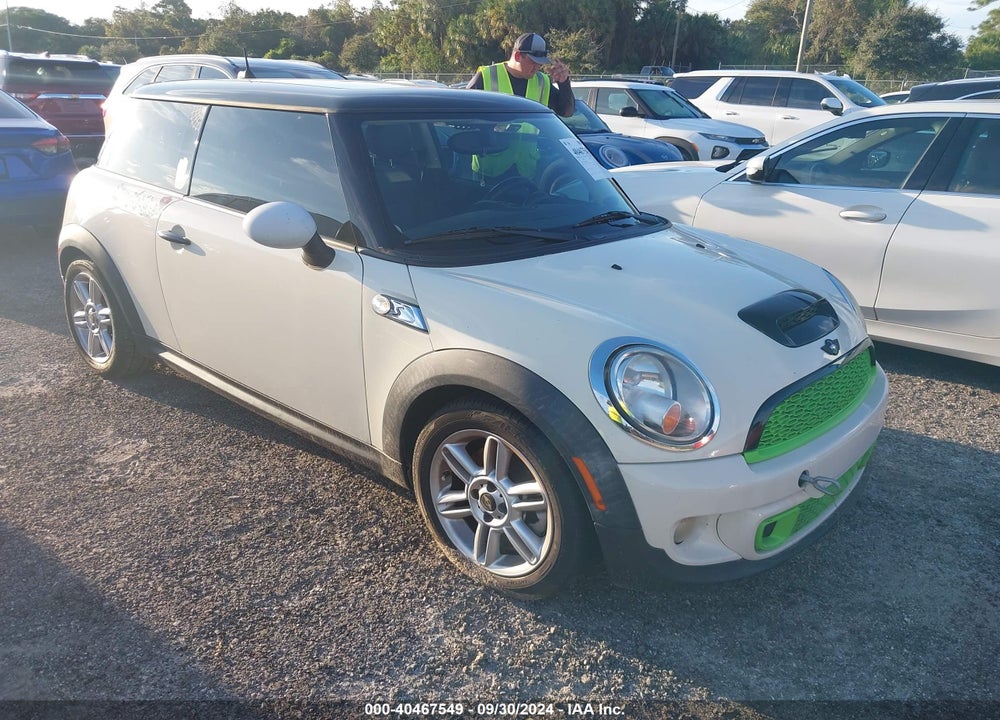 2011 MINI COOPER S VIN: WMWSV3C52BTY15611