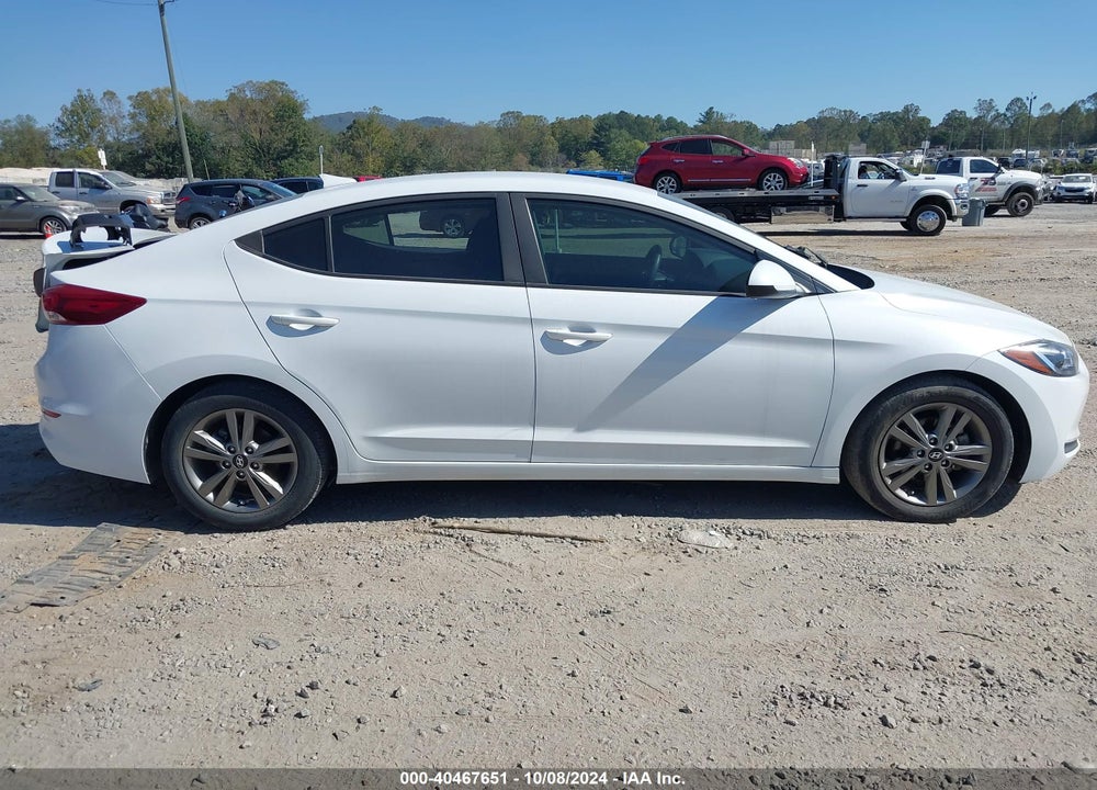 2018 HYUNDAI ELANTRA VIN: 5NPD84LF7JH302309
