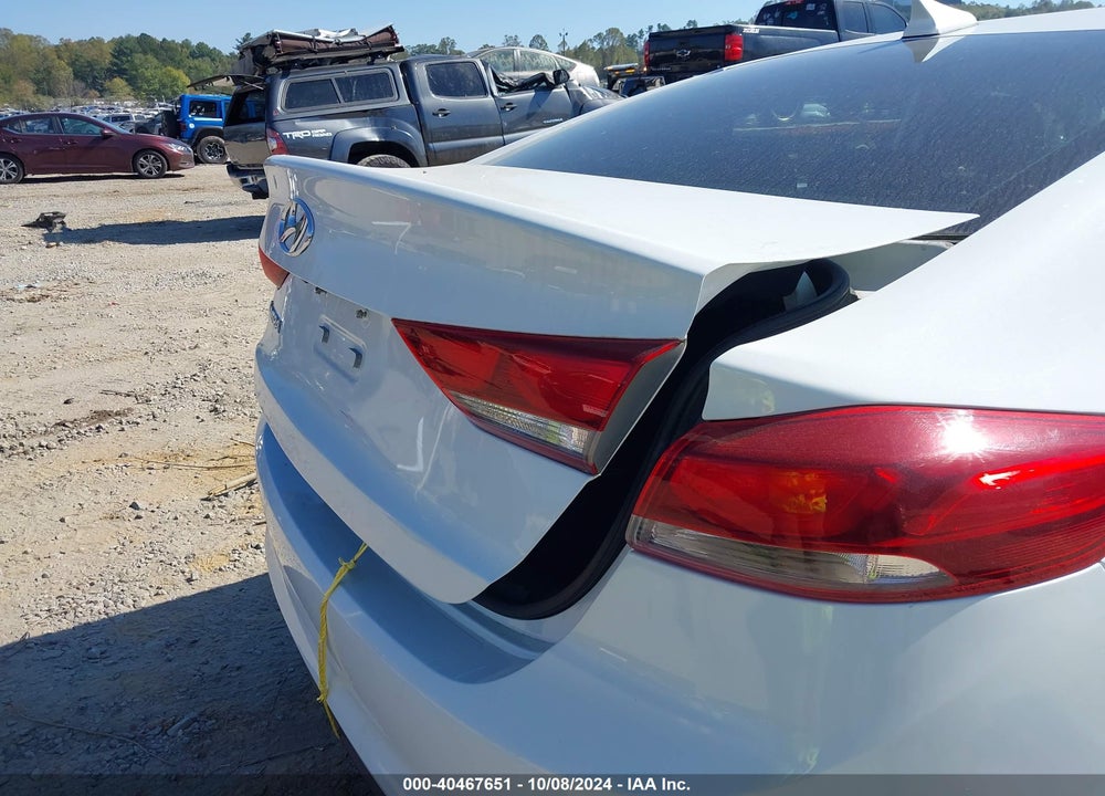 2018 HYUNDAI ELANTRA VIN: 5NPD84LF7JH302309