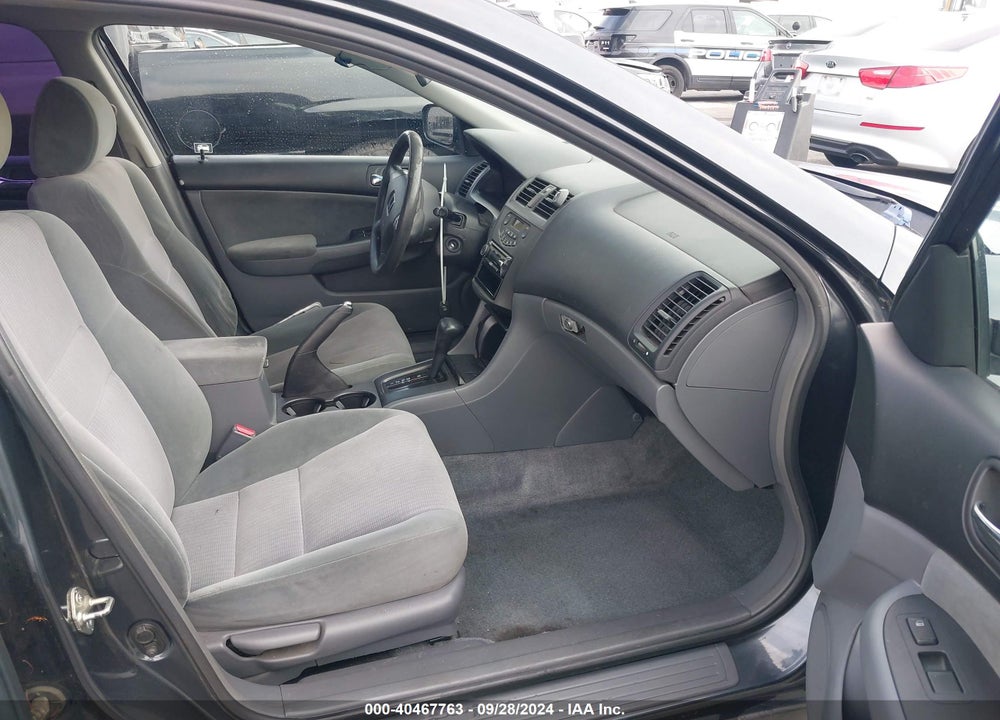 2004 HONDA ACCORD 2.4 LX VIN: 1HGCM56384A018683