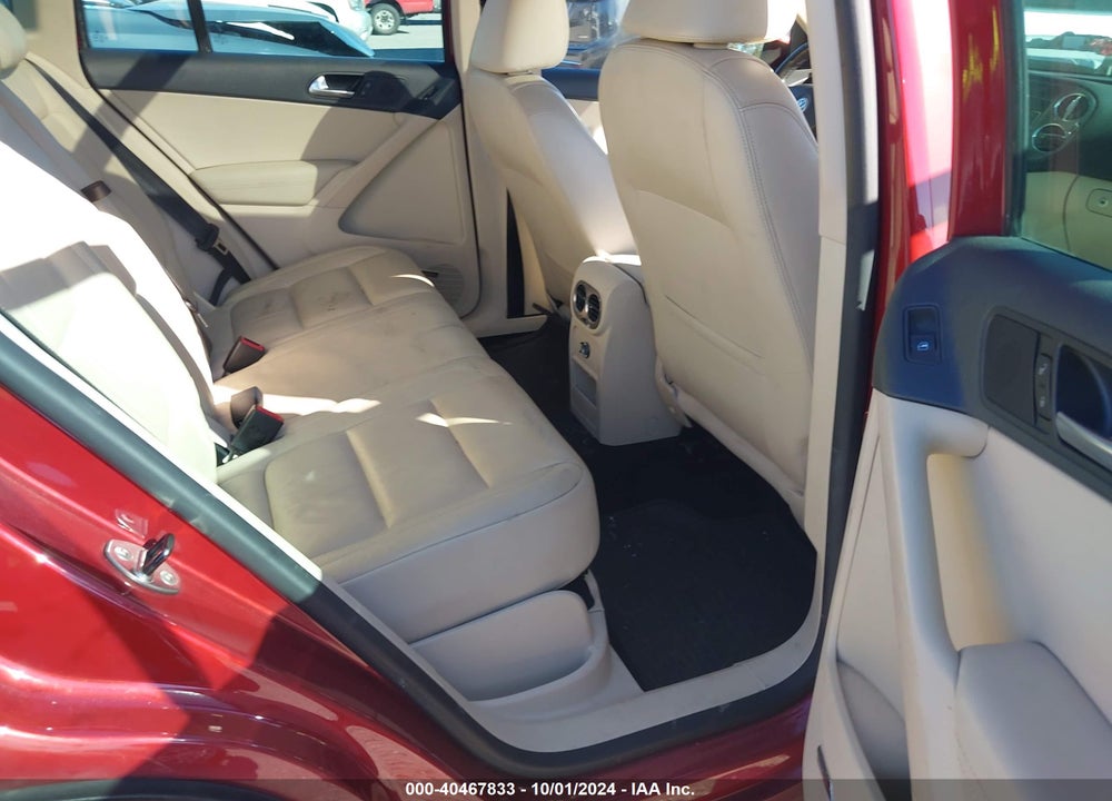2010 VOLKSWAGEN TIGUAN SEL VIN: WVGBV7AX4AW002116