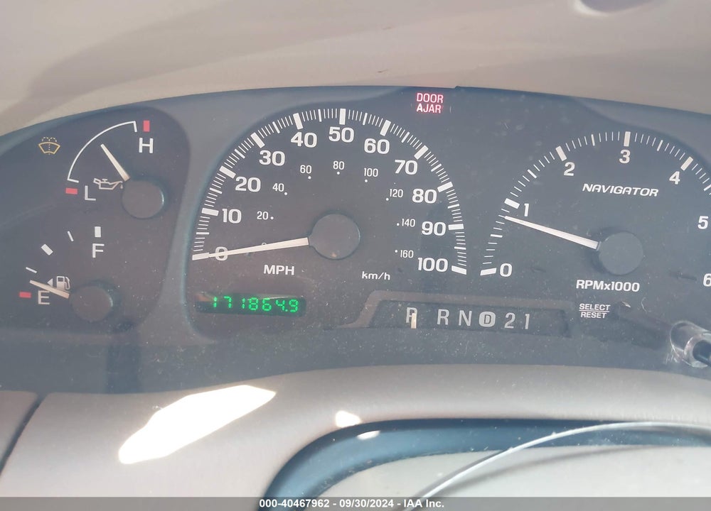 2000 LINCOLN NAVIGATOR VIN: 5LMEU27A7YLJ23382