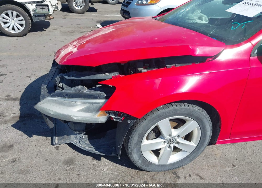 2012 VOLKSWAGEN JETTA 2.0L TDI VIN: 3VW3L7AJ1CM082095
