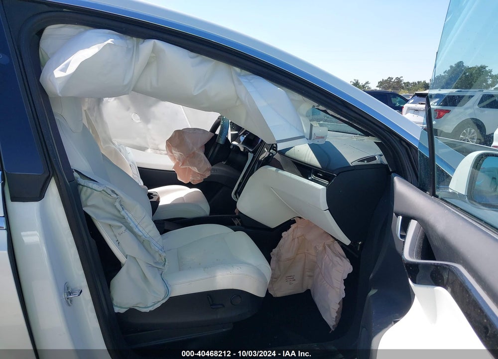 2018 TESLA MODEL X 100D/75D/P100D VIN: 5YJXCBE21JF139990