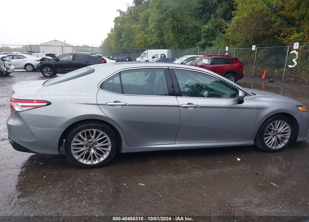2018 TOYOTA CAMRY XLE VIN: 4T1B11HK5JU063053