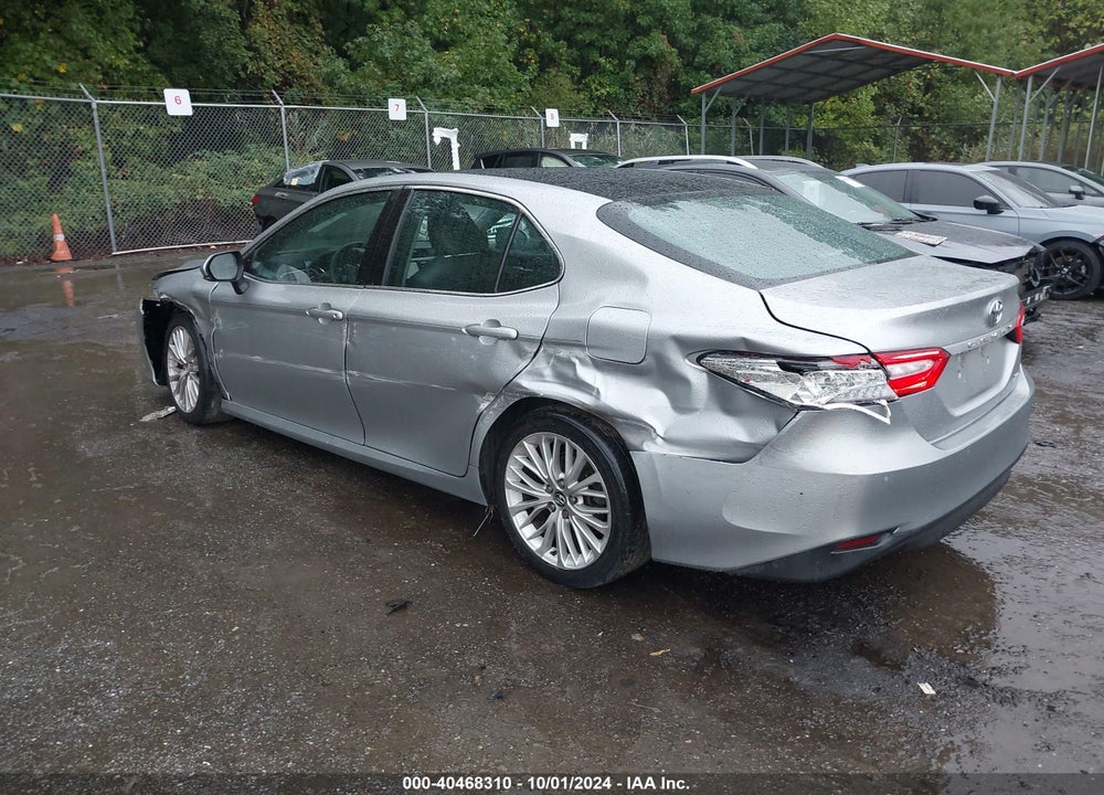 2018 TOYOTA CAMRY XLE VIN: 4T1B11HK5JU063053