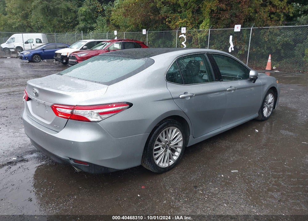 2018 TOYOTA CAMRY XLE VIN: 4T1B11HK5JU063053
