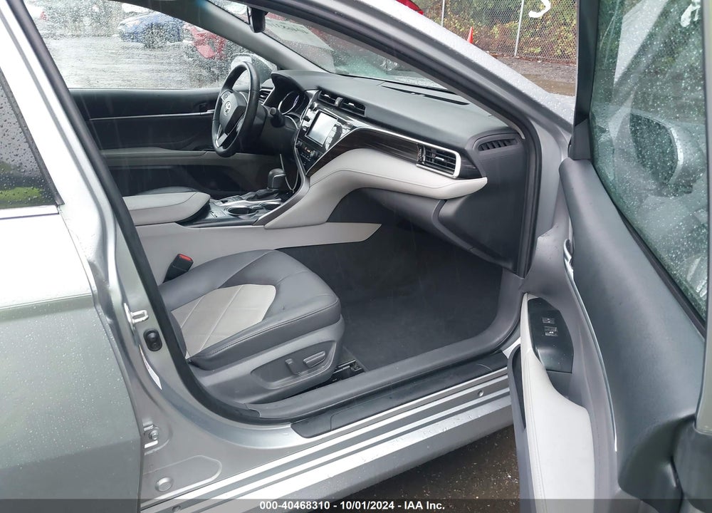 2018 TOYOTA CAMRY XLE VIN: 4T1B11HK5JU063053
