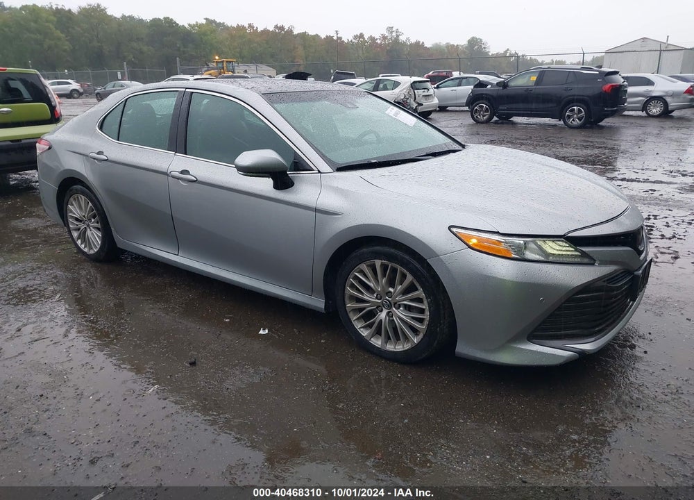 2018 TOYOTA CAMRY XLE VIN: 4T1B11HK5JU063053