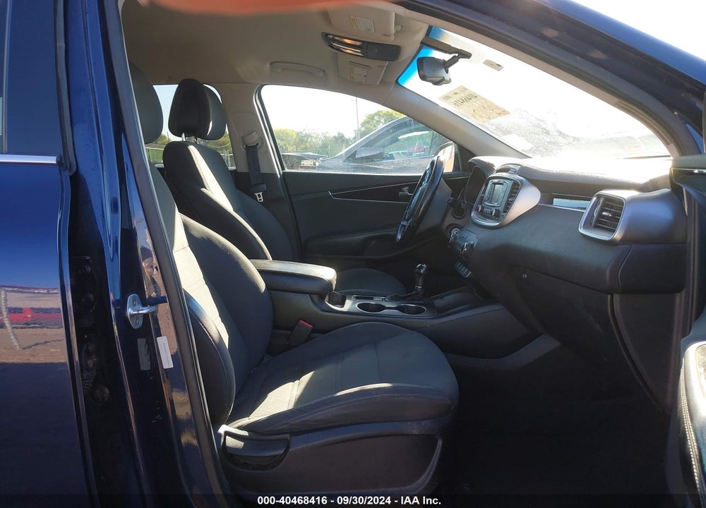 2016 KIA SORENTO 3.3L LX VIN: 5XYPG4A57GG032203