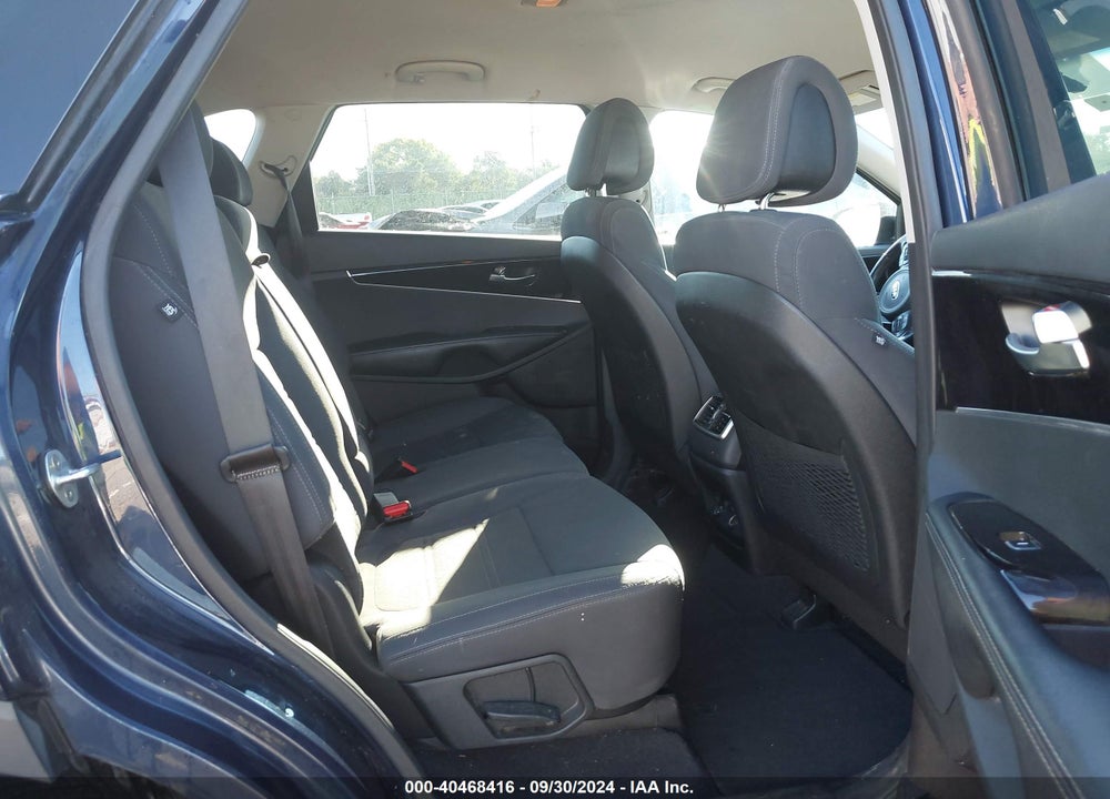 2016 KIA SORENTO 3.3L LX VIN: 5XYPG4A57GG032203