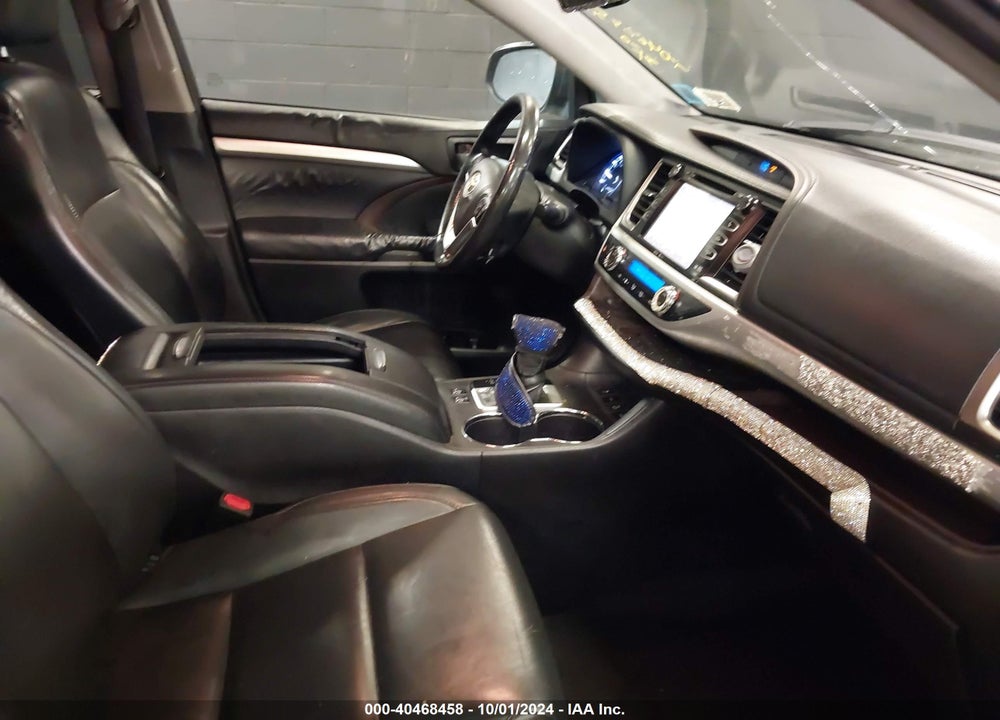 2015 TOYOTA HIGHLANDER XLE V6 VIN: 5TDJKRFH9FS181413