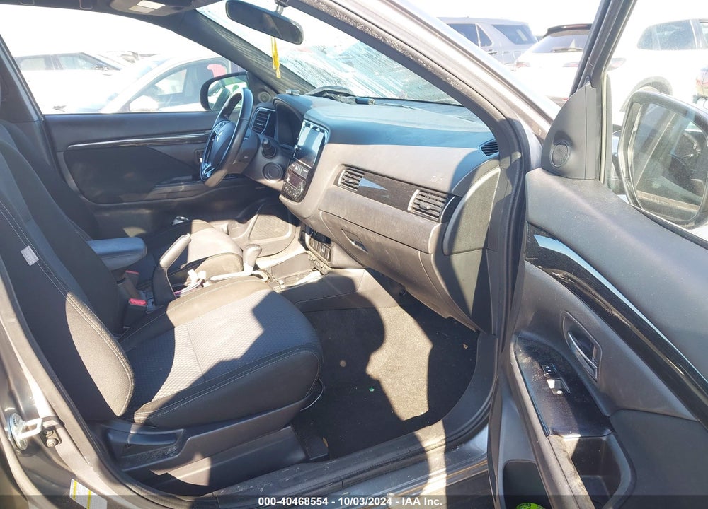 2018 MITSUBISHI OUTLANDER LE VIN: JA4AD3A37JZ045303