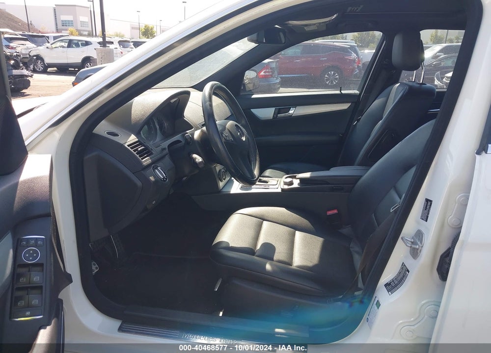 2008 MERCEDES-BENZ C 300 LUXURY/SPORT VIN: WDDGF54XX8R034459