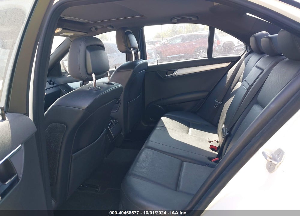 2008 MERCEDES-BENZ C 300 LUXURY/SPORT VIN: WDDGF54XX8R034459