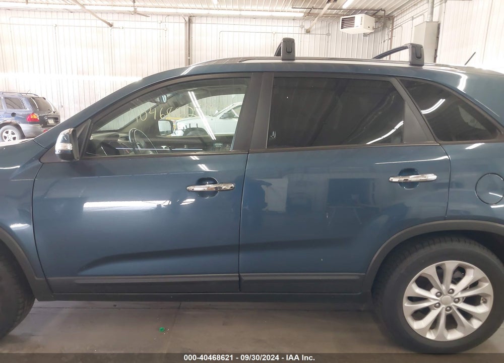 2014 KIA SORENTO EX V6 VIN: 5XYKU4A71EG525103