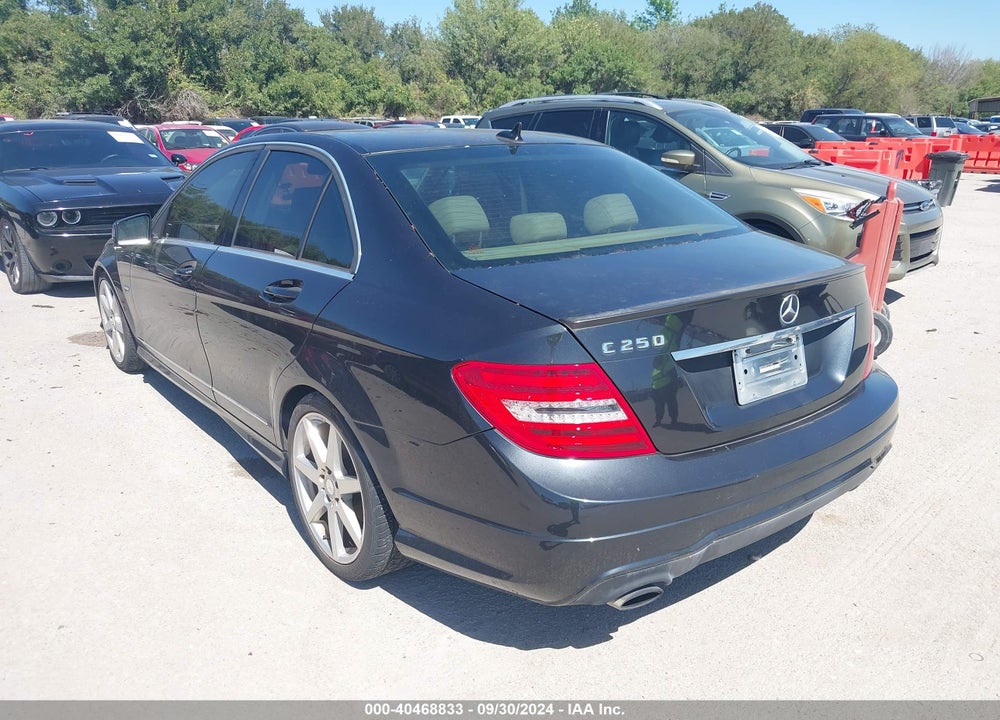 2012 MERCEDES-BENZ C 250 LUXURY/SPORT VIN: WDDGF4HB2CA713402