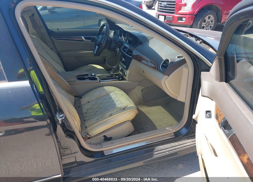 2012 MERCEDES-BENZ C 250 LUXURY/SPORT VIN: WDDGF4HB2CA713402