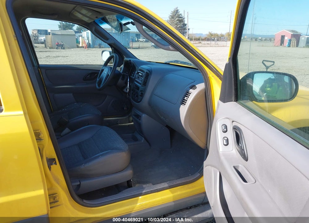 2001 FORD ESCAPE XLS VIN: 1FMYU02151KA68597