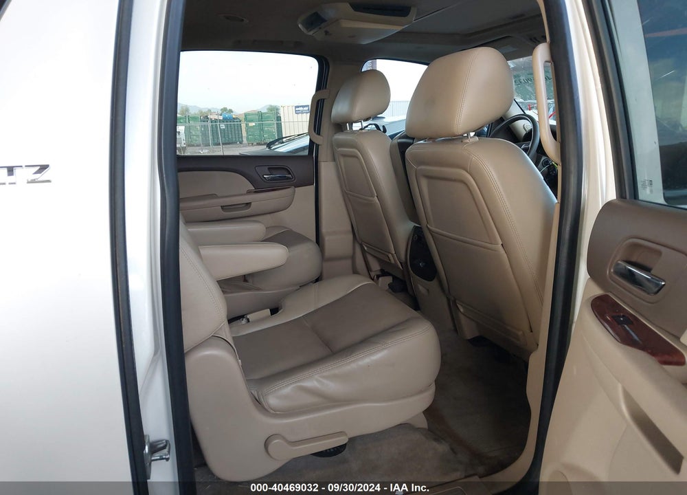 2013 CHEVROLET SUBURBAN 1500 LTZ VIN: 1GNSKKE74DR182427