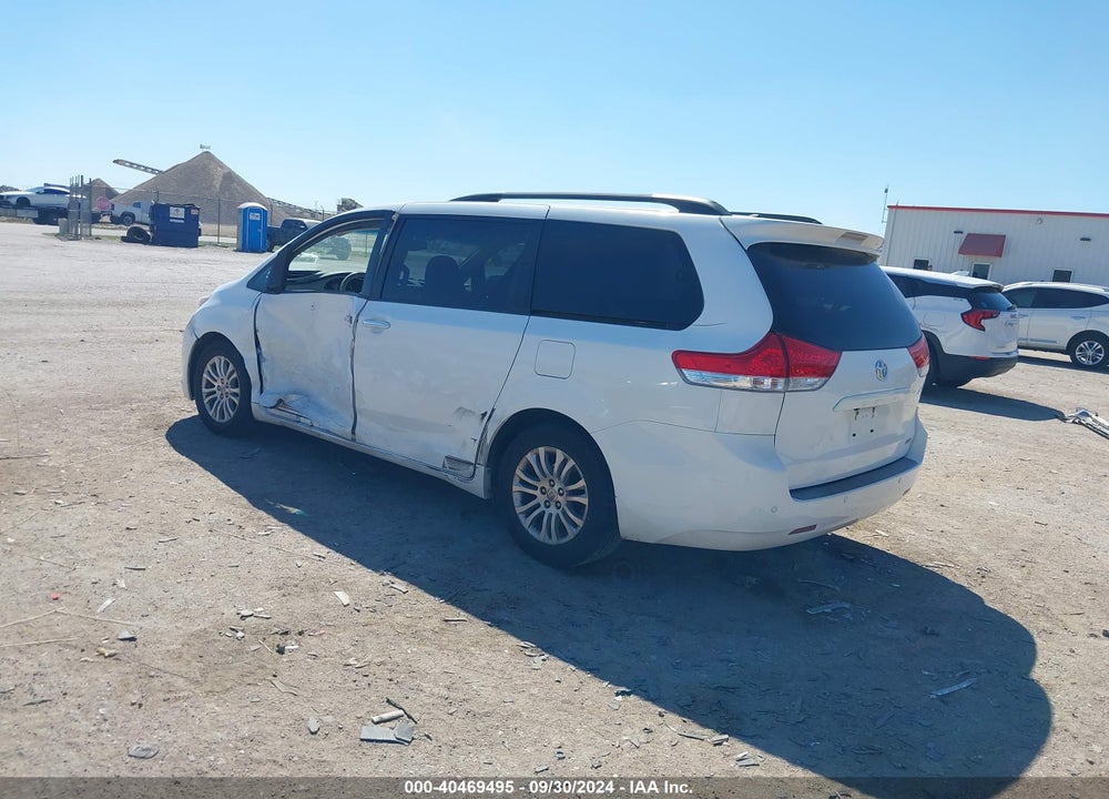 2011 TOYOTA SIENNA XLE V6 VIN: 5TDYK3DC1BS104600