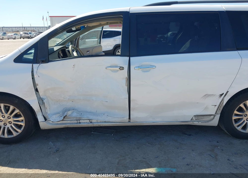 2011 TOYOTA SIENNA XLE V6 VIN: 5TDYK3DC1BS104600